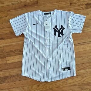 NWT  MLB YANKEES Aaron Judge jersey. Youth Large